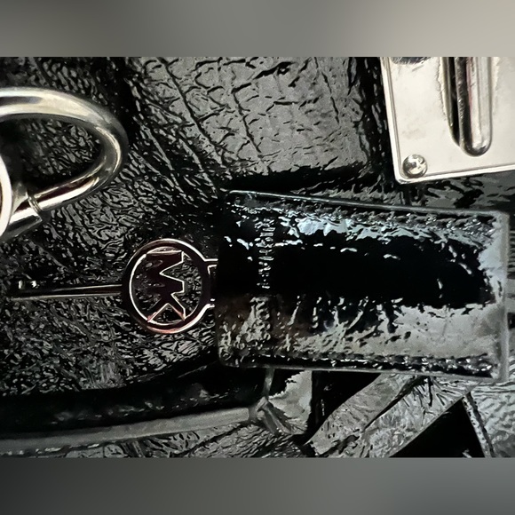 Michael Kors North/South Hamilton textured patent leather tote - Picture 10 of 16